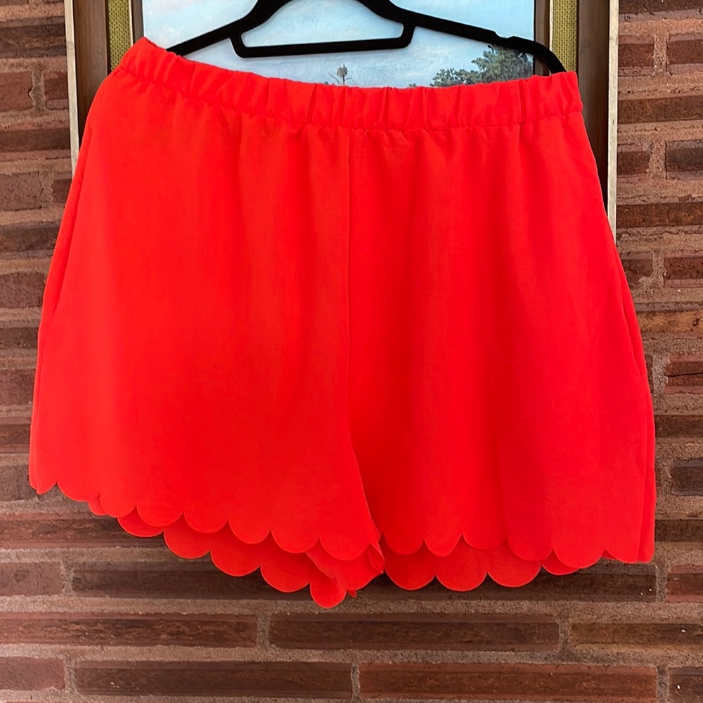 Cotton bleu size large scallop shorts with pockets light weight. NWOT